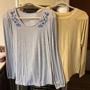 American Eagle Outfitters bundle of women’s size large long sleeve tops
